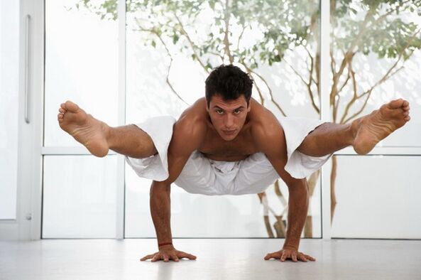 Εκτός από την απώλεια βάρους, η power yoga παρέχει ωραίο ορισμό των μυών